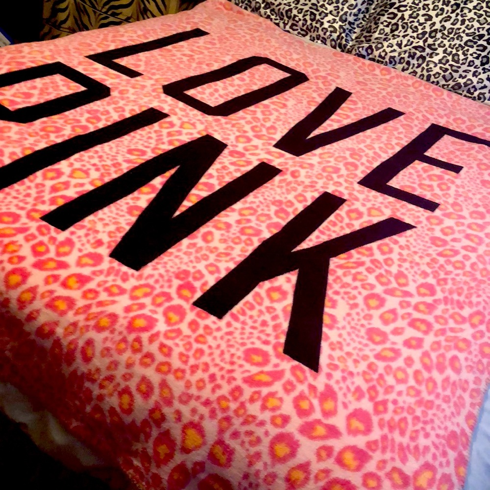 Rare VS Pink Cheetah Love Pink Blanket